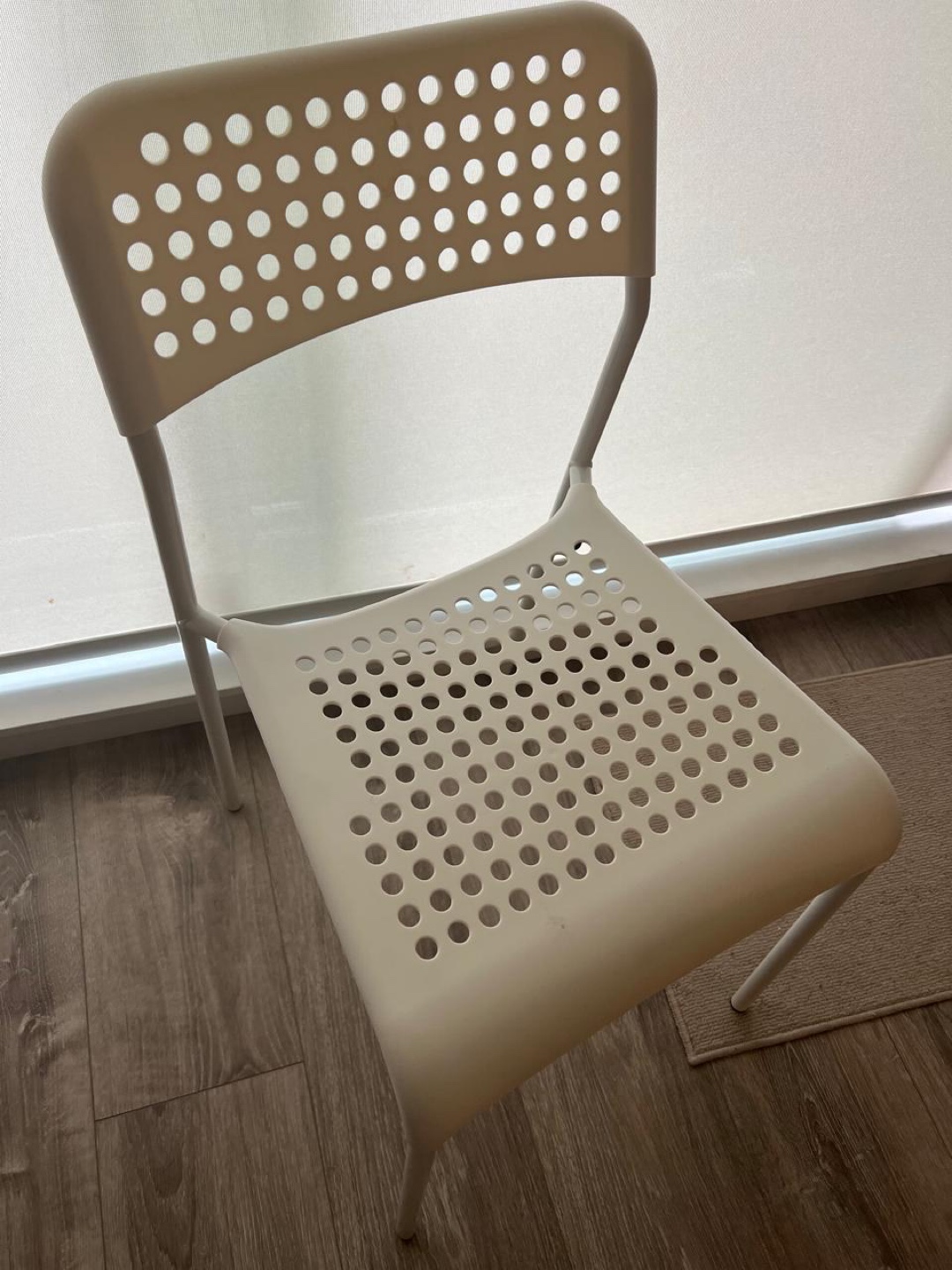 White dining table with four chairs - photo 2