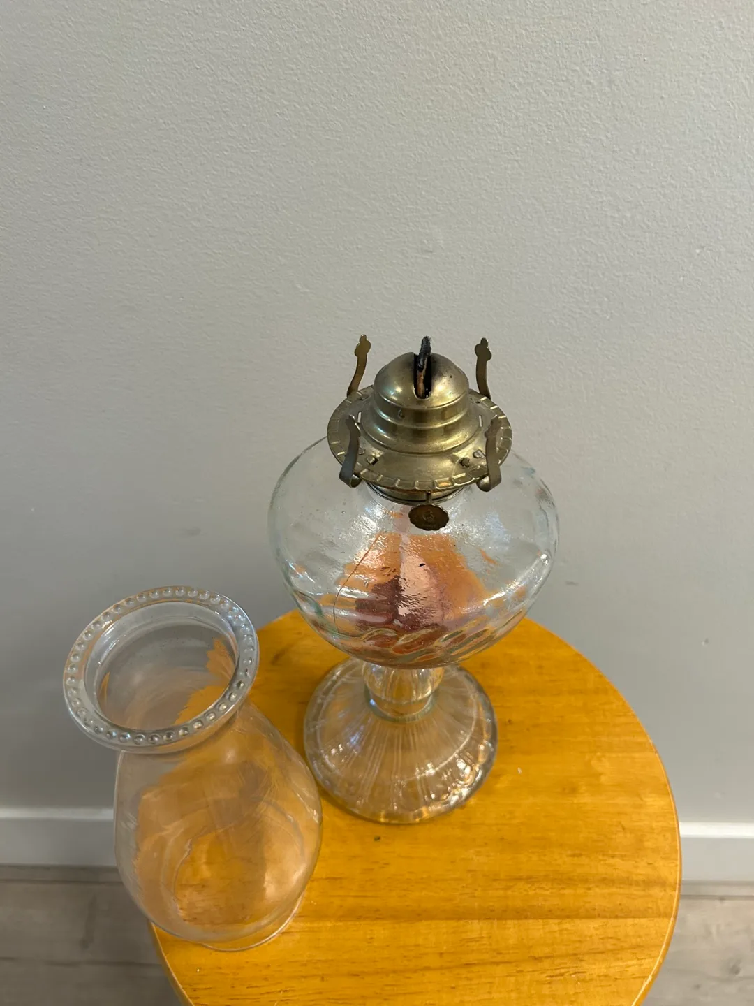 Vintage Clear Glass Oil Lamp image indicator(3)