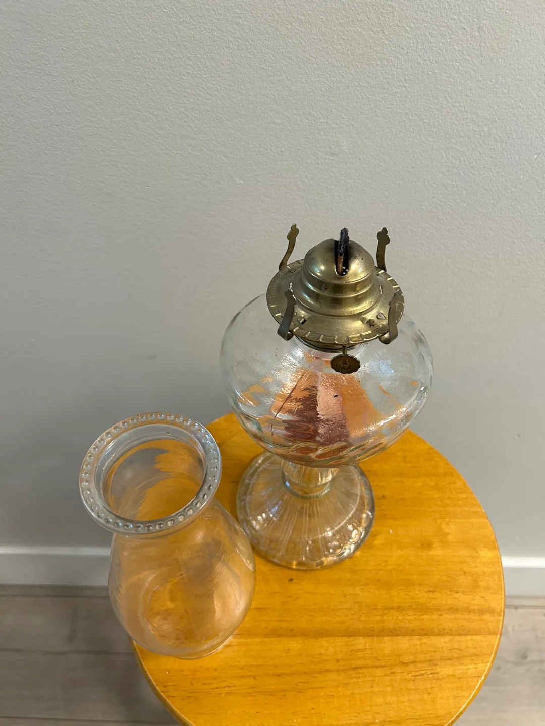 Vintage Clear Glass Oil Lamp image indicator(4)