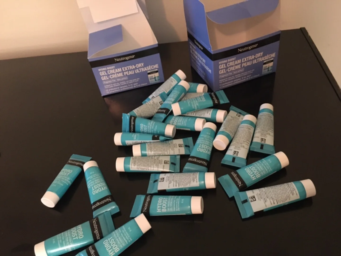 Neutrogena Hydro Boost Gel Cream Extra-Dry 9ml thumbnail
