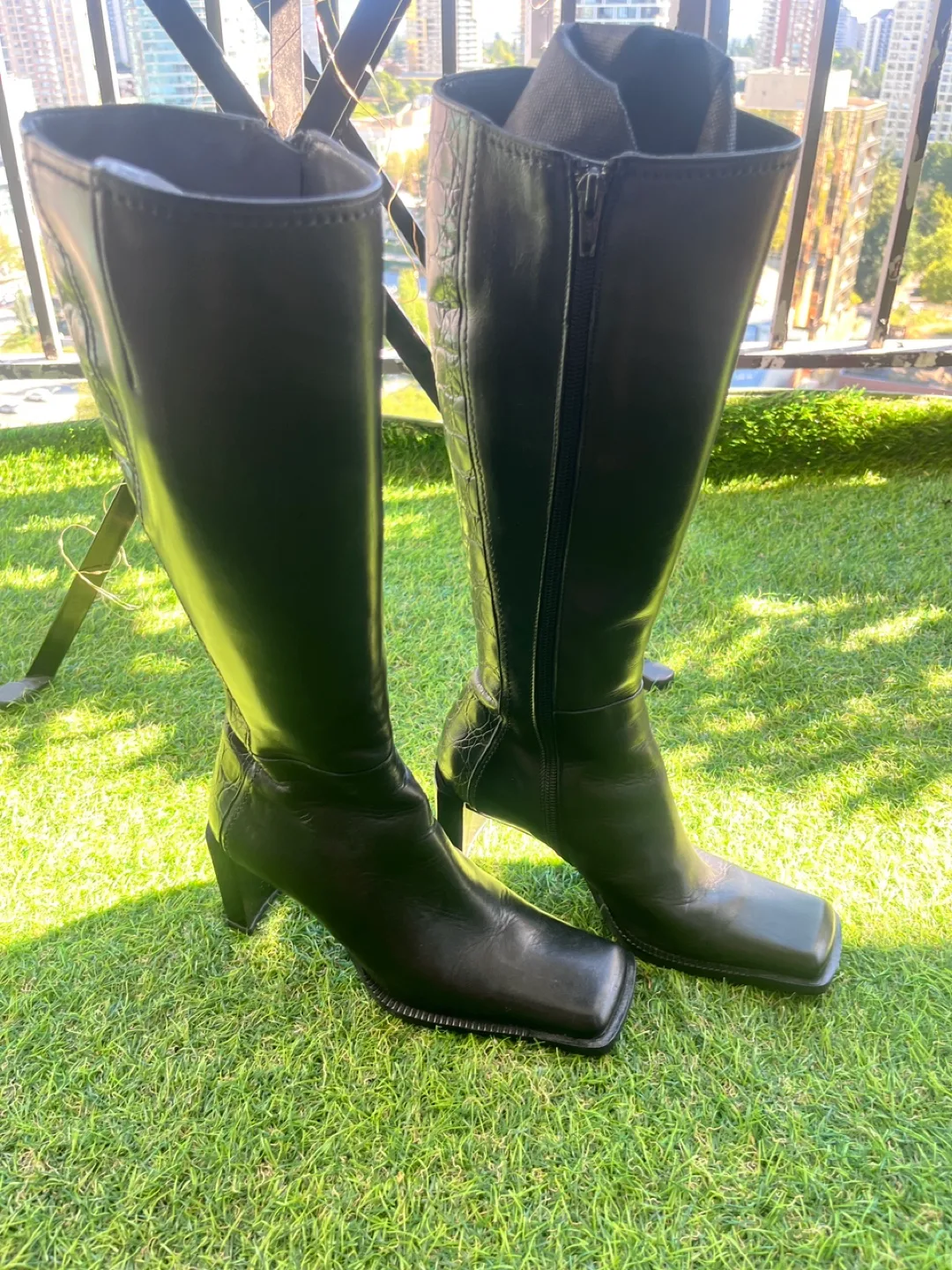 Black Leather Knee-High Boots - Size 35.5 image indicator(2)