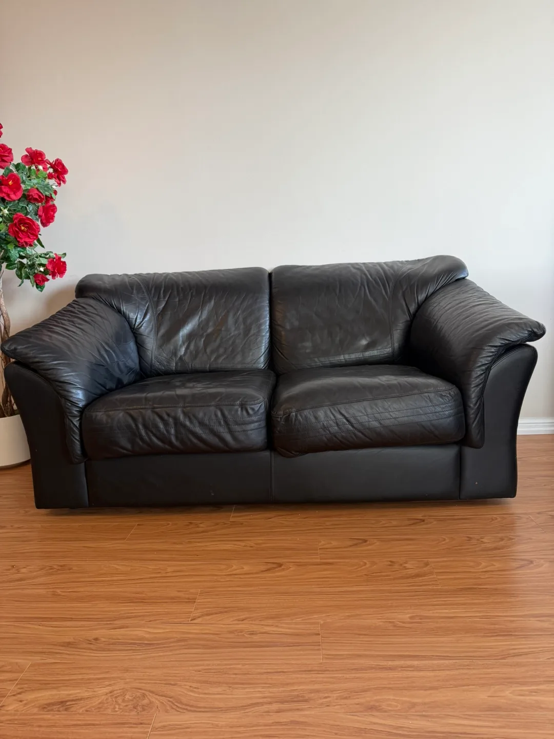 Bonded Leather Loveseat Sofa 💰: OFFERS WELCOME! Downsizing image indicator(2)