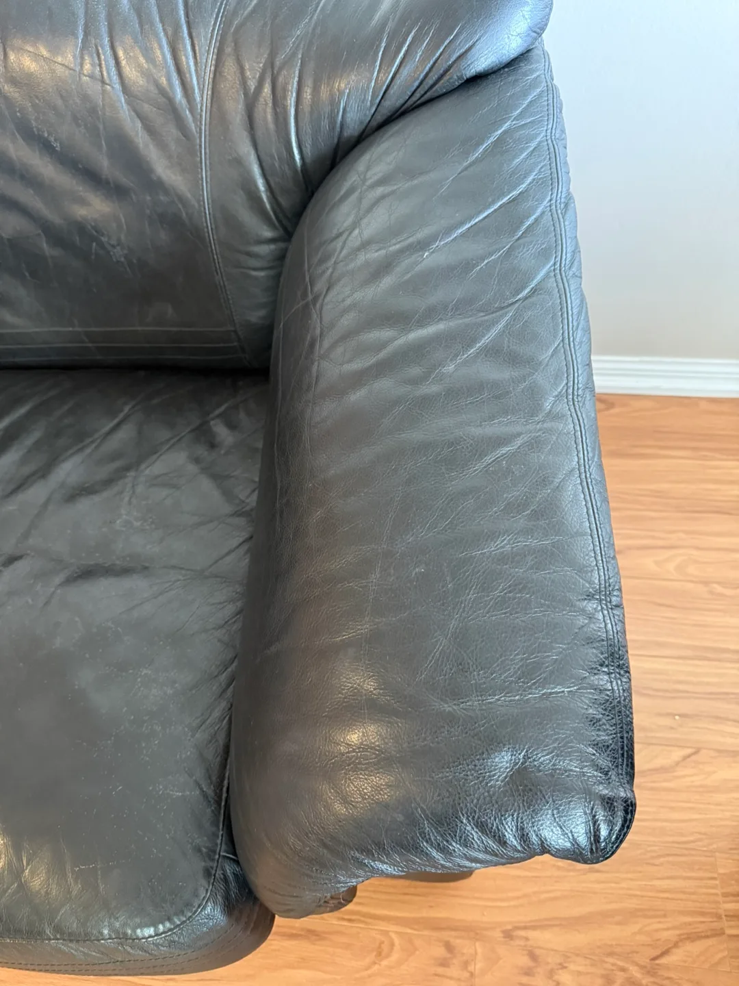 Bonded Leather Loveseat Sofa 💰: OFFERS WELCOME! Downsizing image indicator(4)