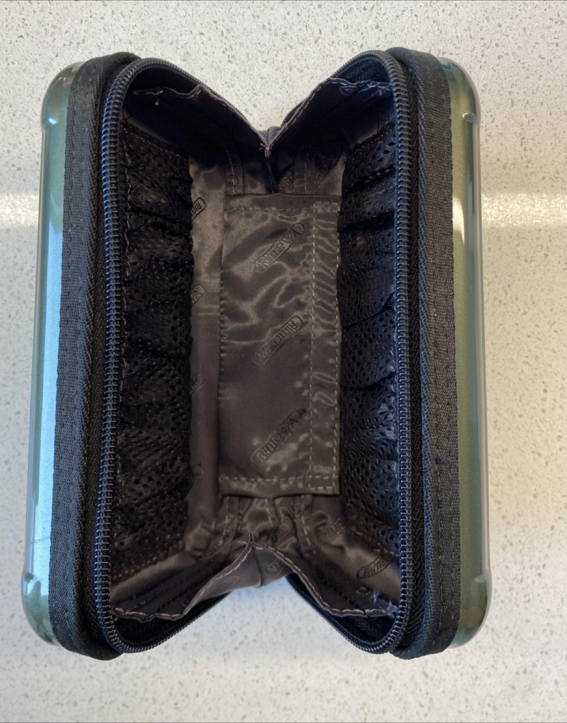 Rimowa Olive Green Travel/ Beauty Case - photo 5