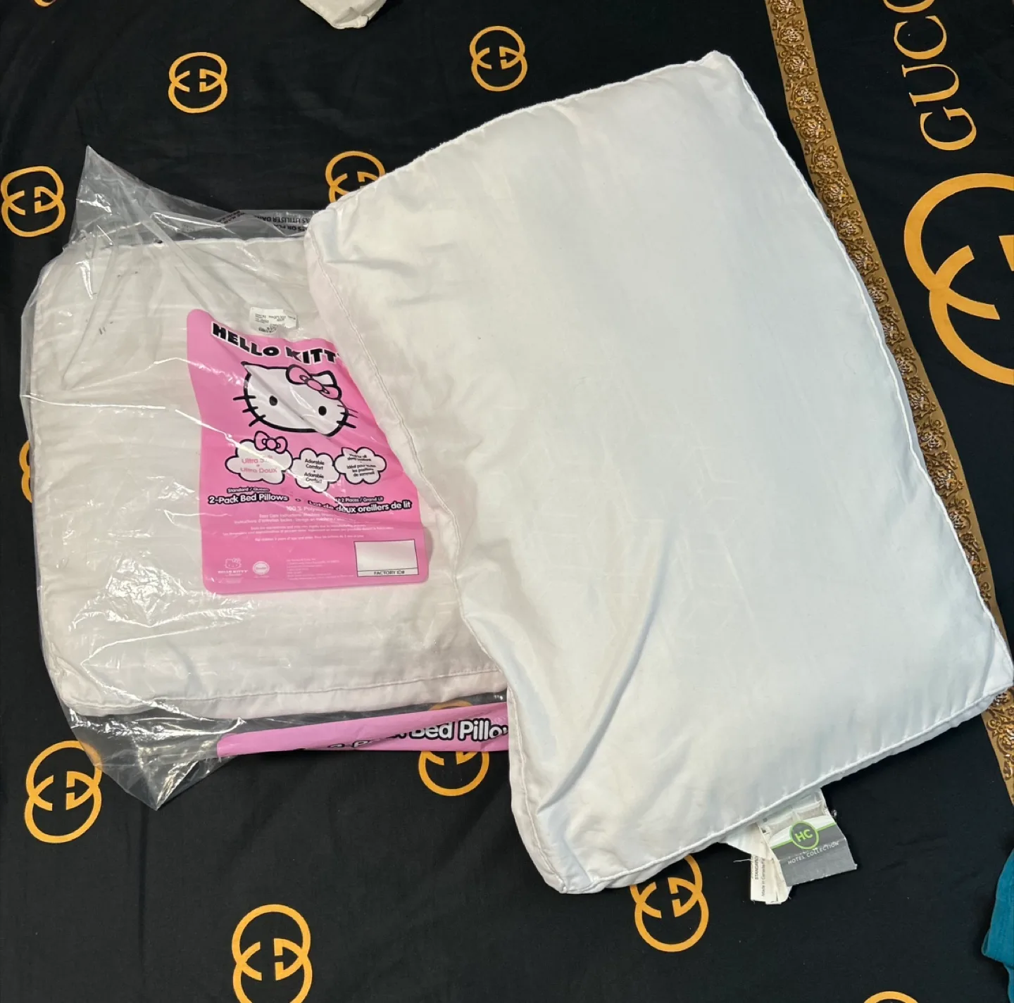 Hello Kitty 2-Pack Pillows image indicator(3)