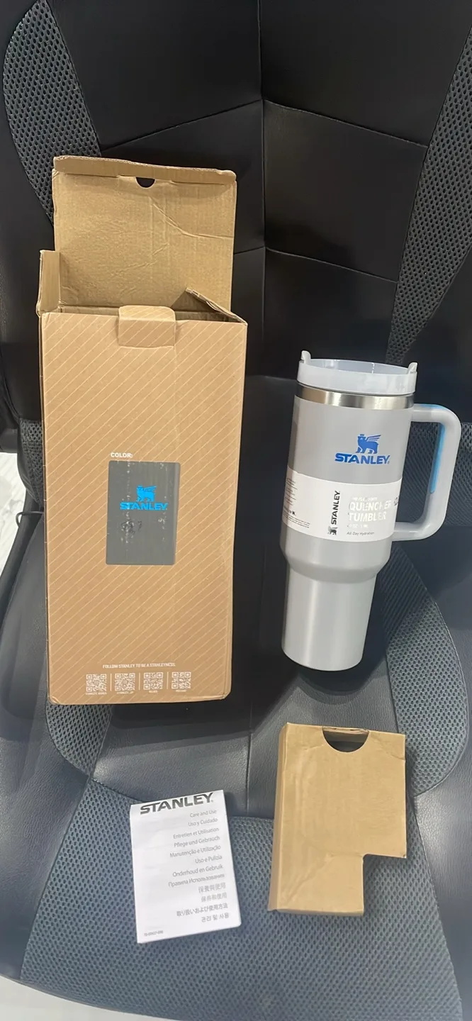 Stanley Quencher H2.0 Tumbler 40oz - New in Box! thumbnail