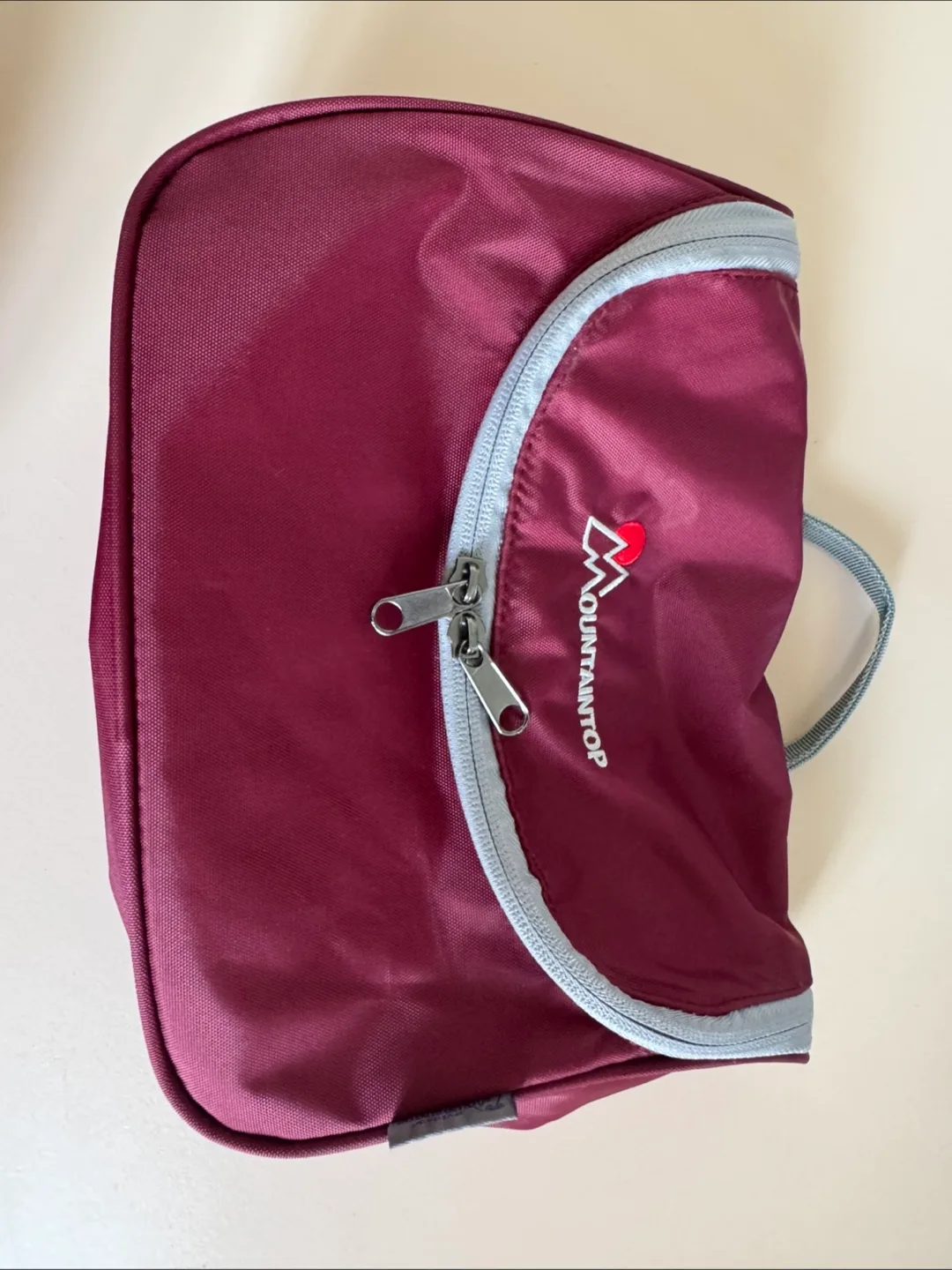 Mountaintop Toiletry Bag - Burgundy 🇨🇦 thumbnail