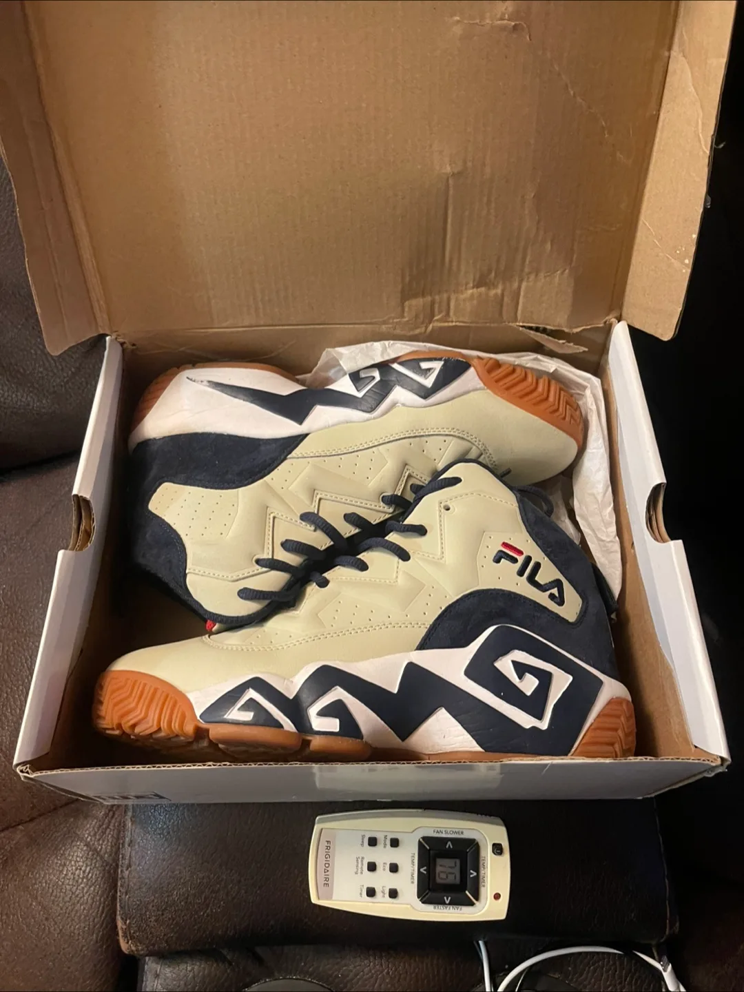 Fila MB Basketball Shoes - Size 7 Youth thumbnail