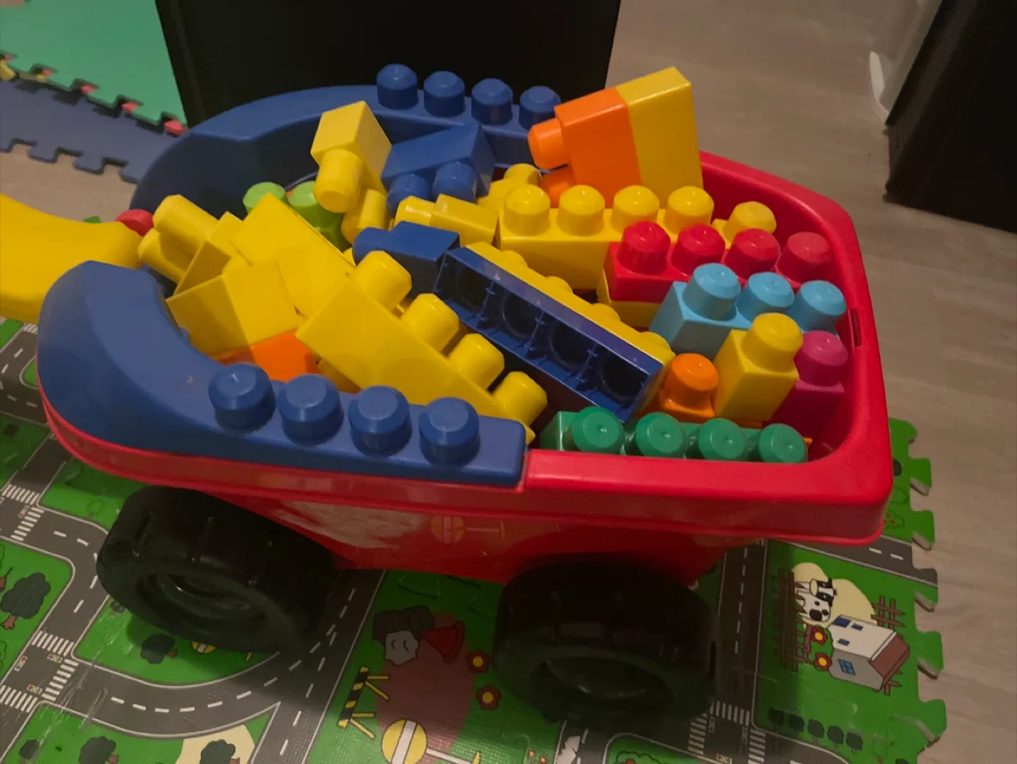 Mega Bloks Wagon with Blocks image indicator(2)