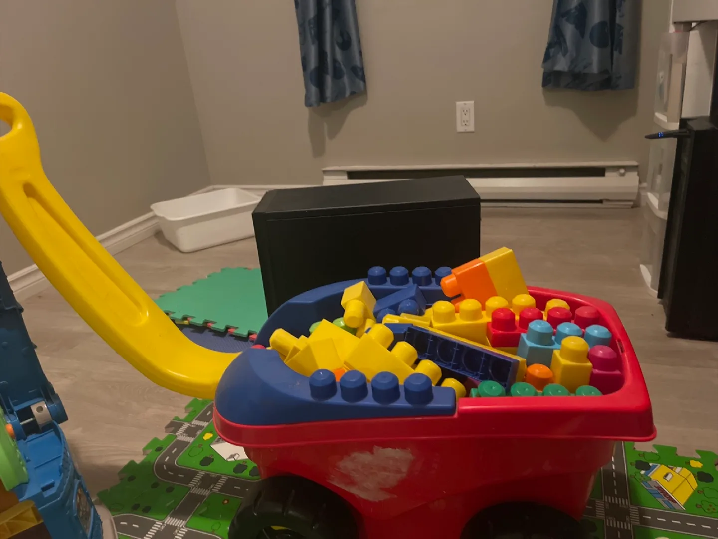 Mega Bloks Wagon with Blocks image indicator(3)