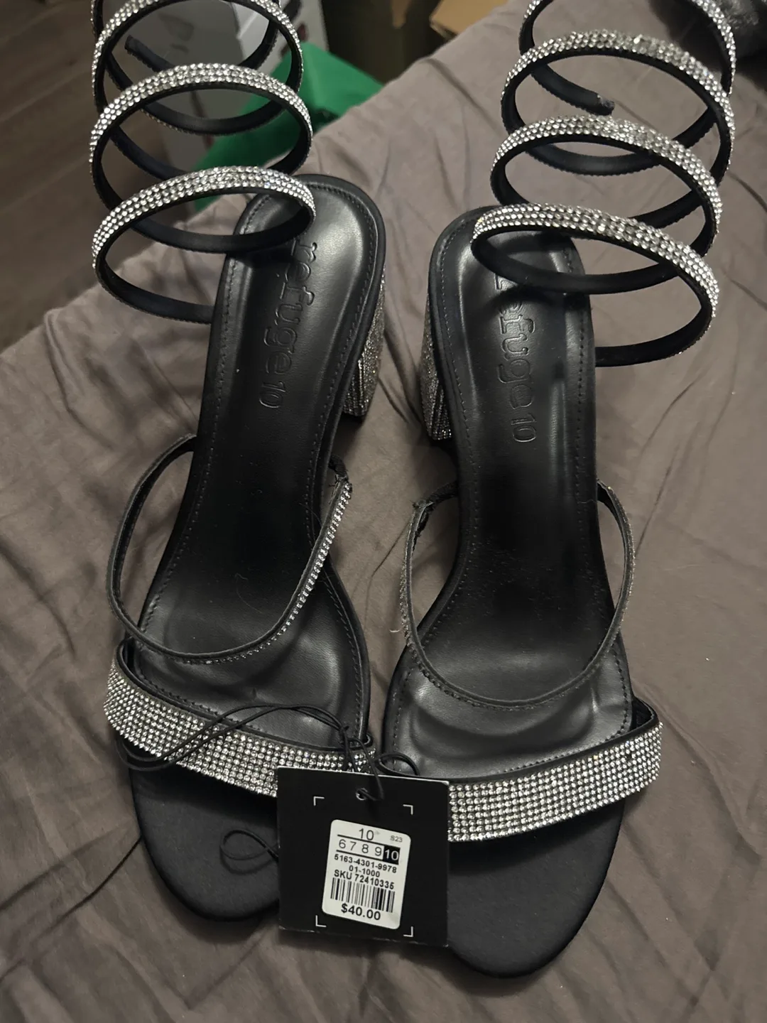 Refuge 10 Black Heels - Size 10 thumbnail