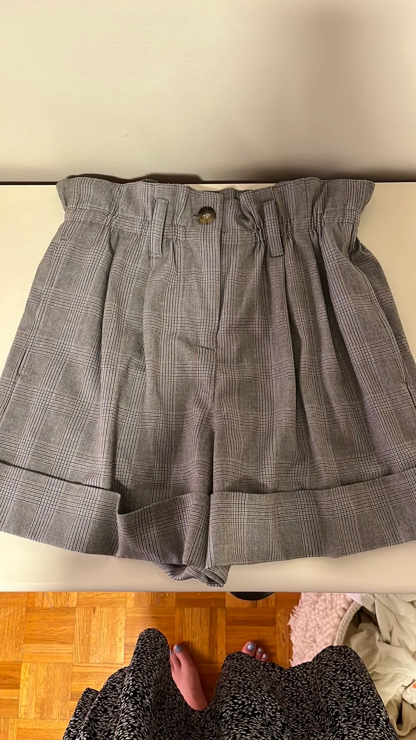 Aritzia - Sunday Best Plaid Shorts - Size 2 thumbnail