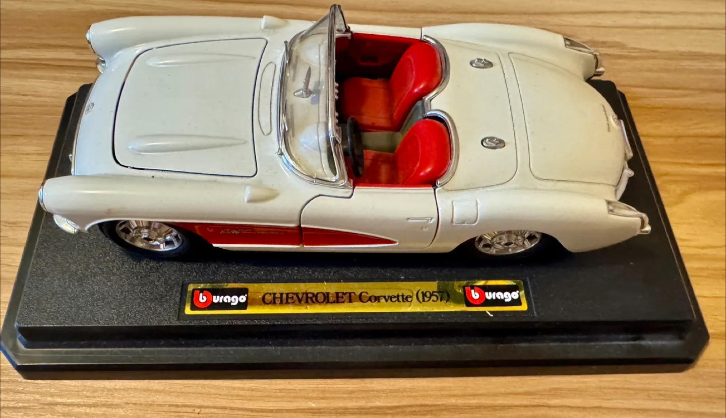 Burago Chevrolet Corvette (1957) Diecast Model thumbnail
