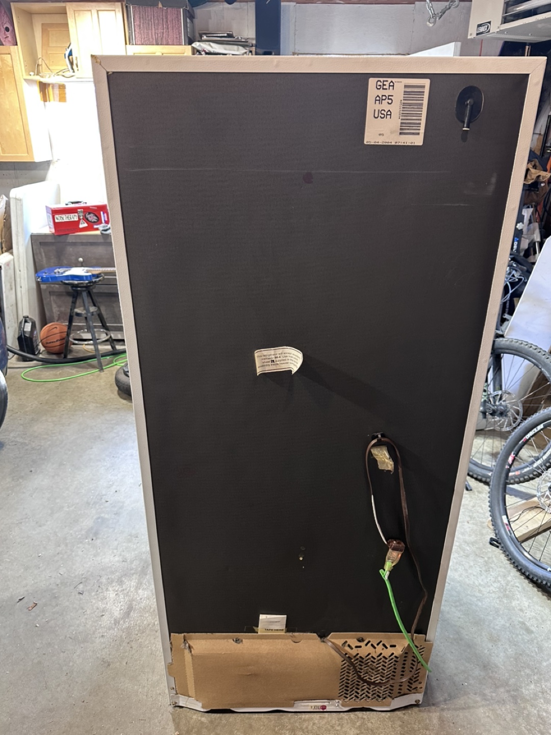 GE Fridge / Freezer - photo 3