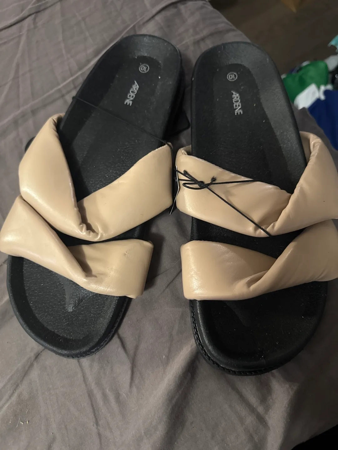 Ardene Size 10 Slides thumbnail