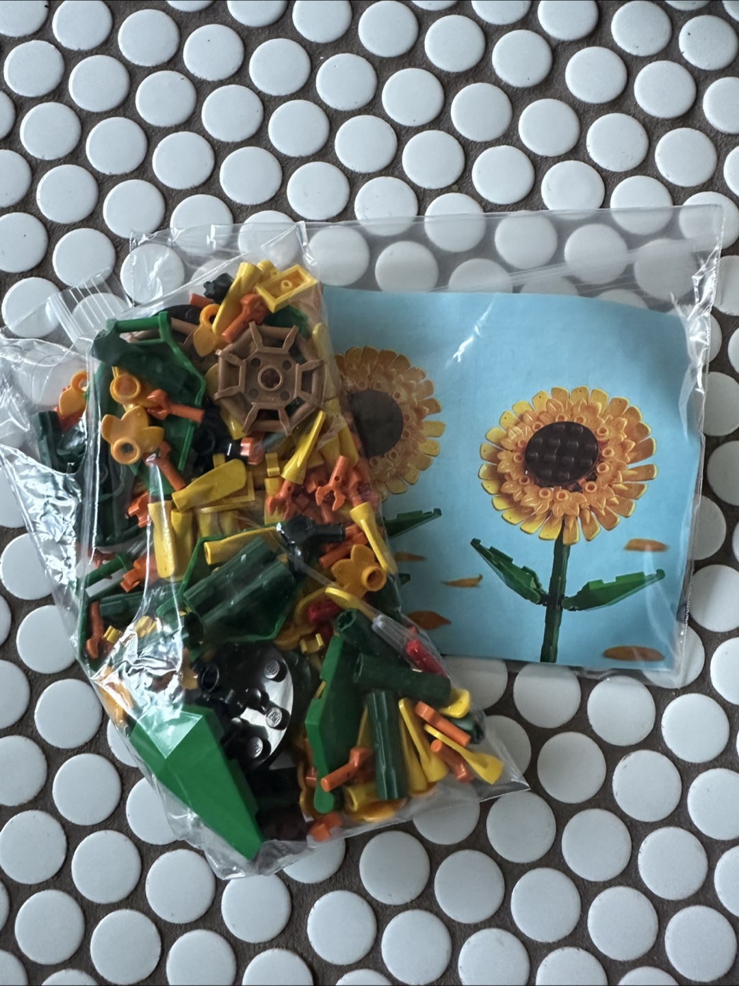LEGO Sunflower kit - no missing pieces - photo 3