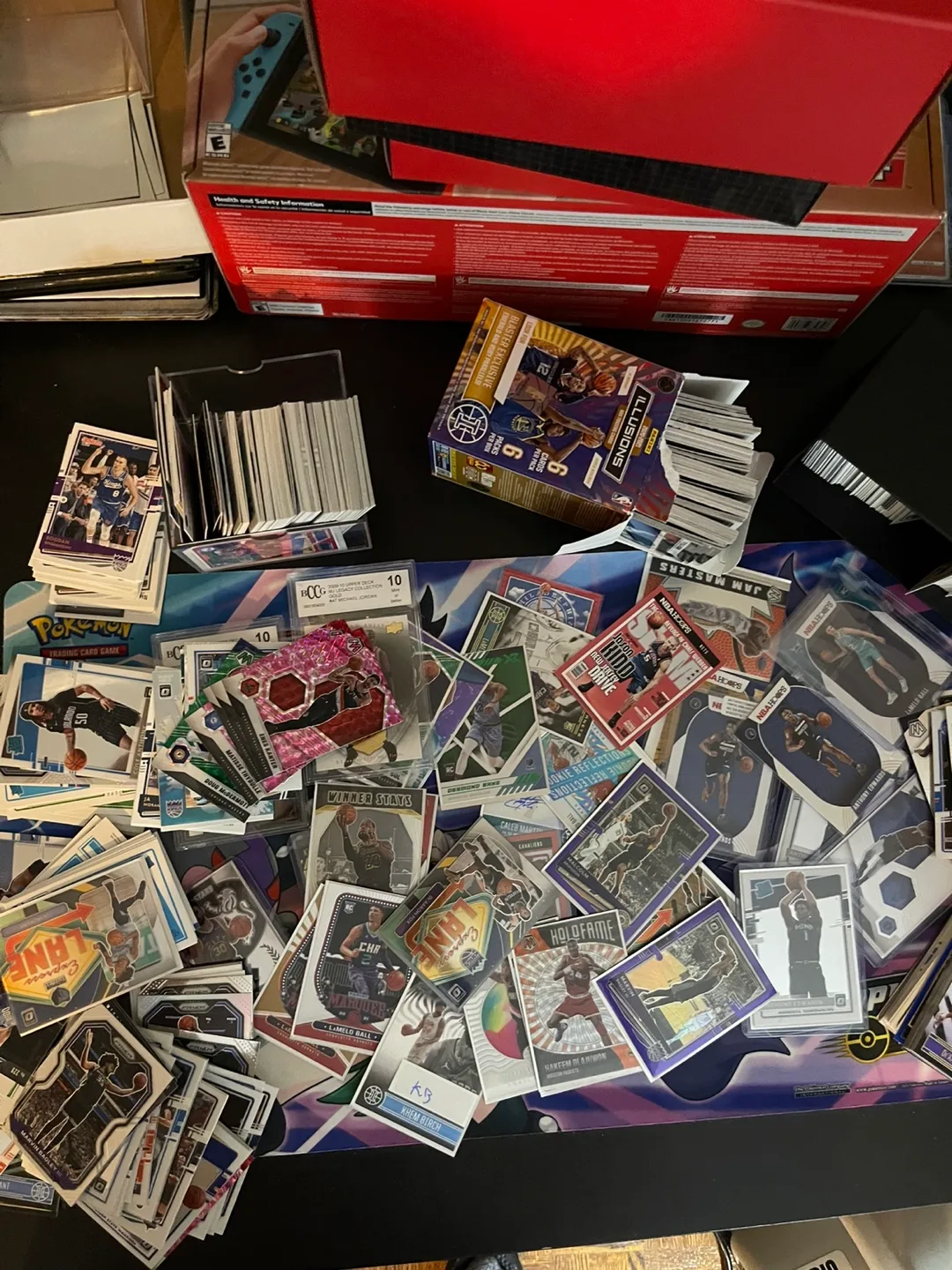 Selling entire Basketball card collection thumbnail