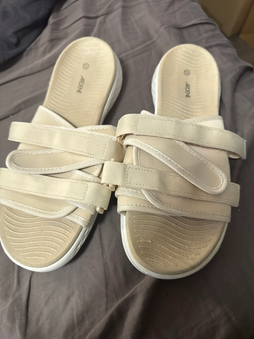 Ardene Slides Size 10 thumbnail
