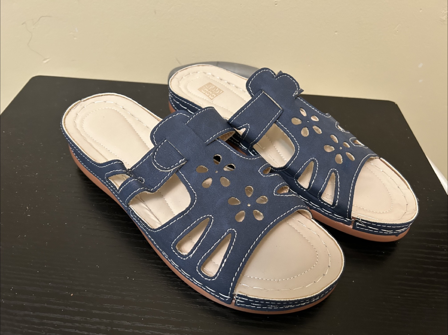 NEW ladies slip on sandals - photo 4