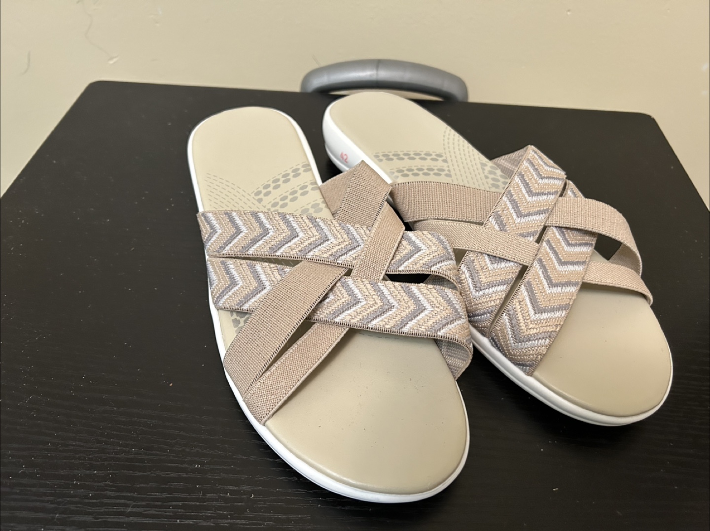 NEW ladies slip on sandals - photo 2