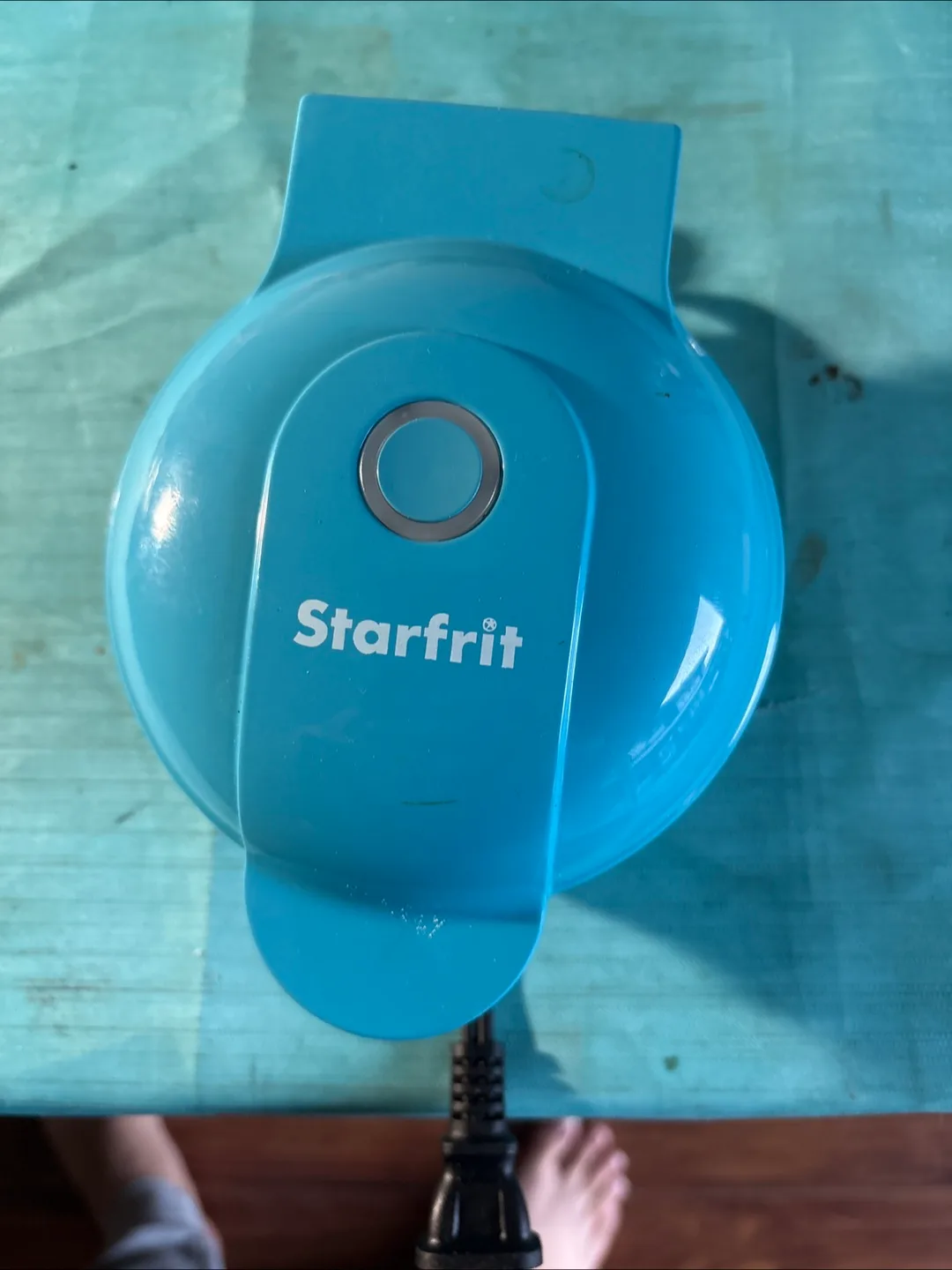 Starfrit Electric Round Waffle Maker thumbnail