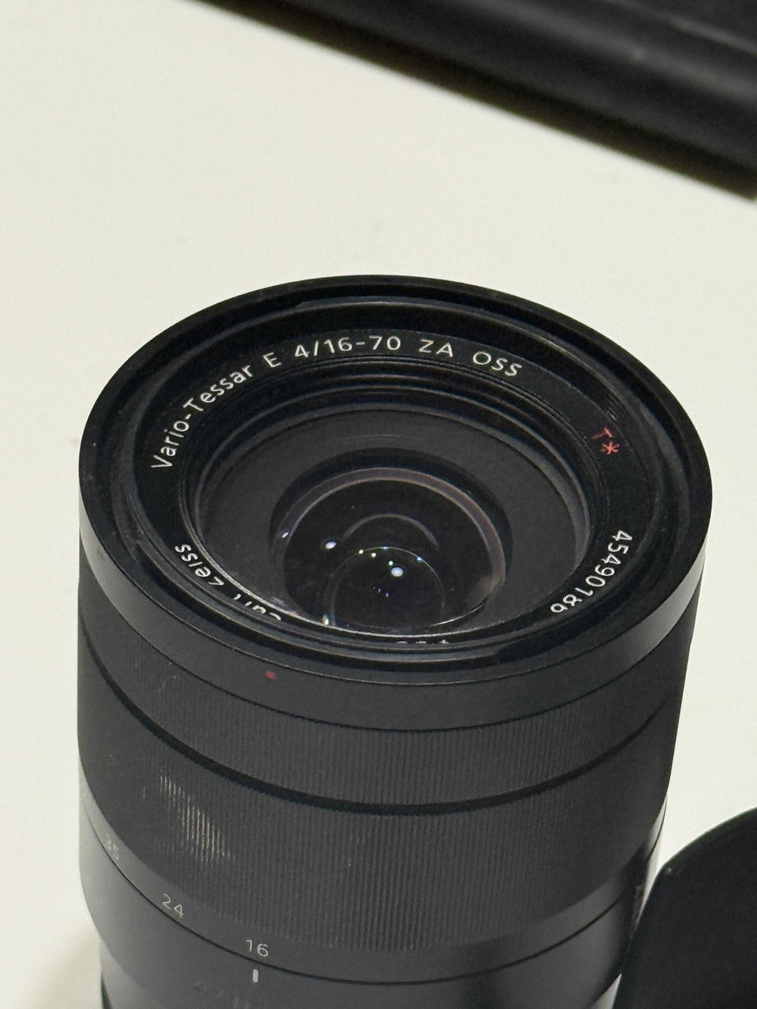 Sony Vario-Tessar T* E 16-70mm f/4 ZA OSS Lens - photo 4