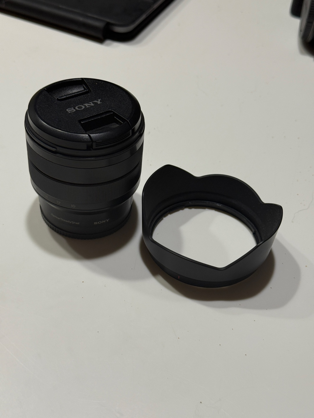 Sony E 10-18mm f/4 OSS Lens - photo 2