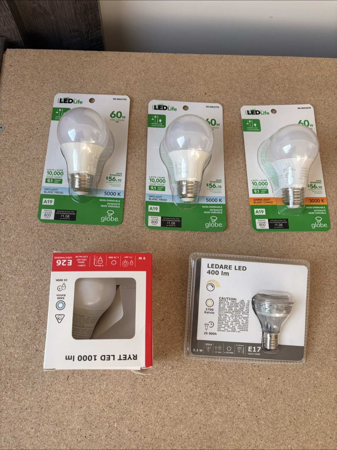 Set of LED light bulbs