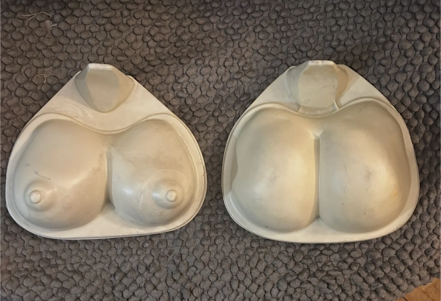 PLASTIC ICE/JELLO MOLDS - BREAST/NIPPLES & BEAUTIFUL BUNS & thumbnail