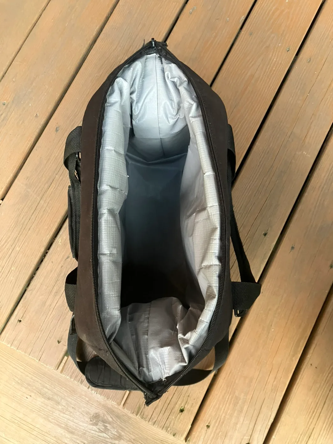 Polar Bear 18 Can Cooler Bag With Shoulder Strap image indicator(6)