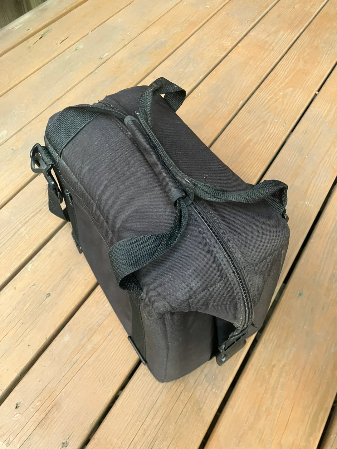 Polar Bear 18 Can Cooler Bag With Shoulder Strap image indicator(4)