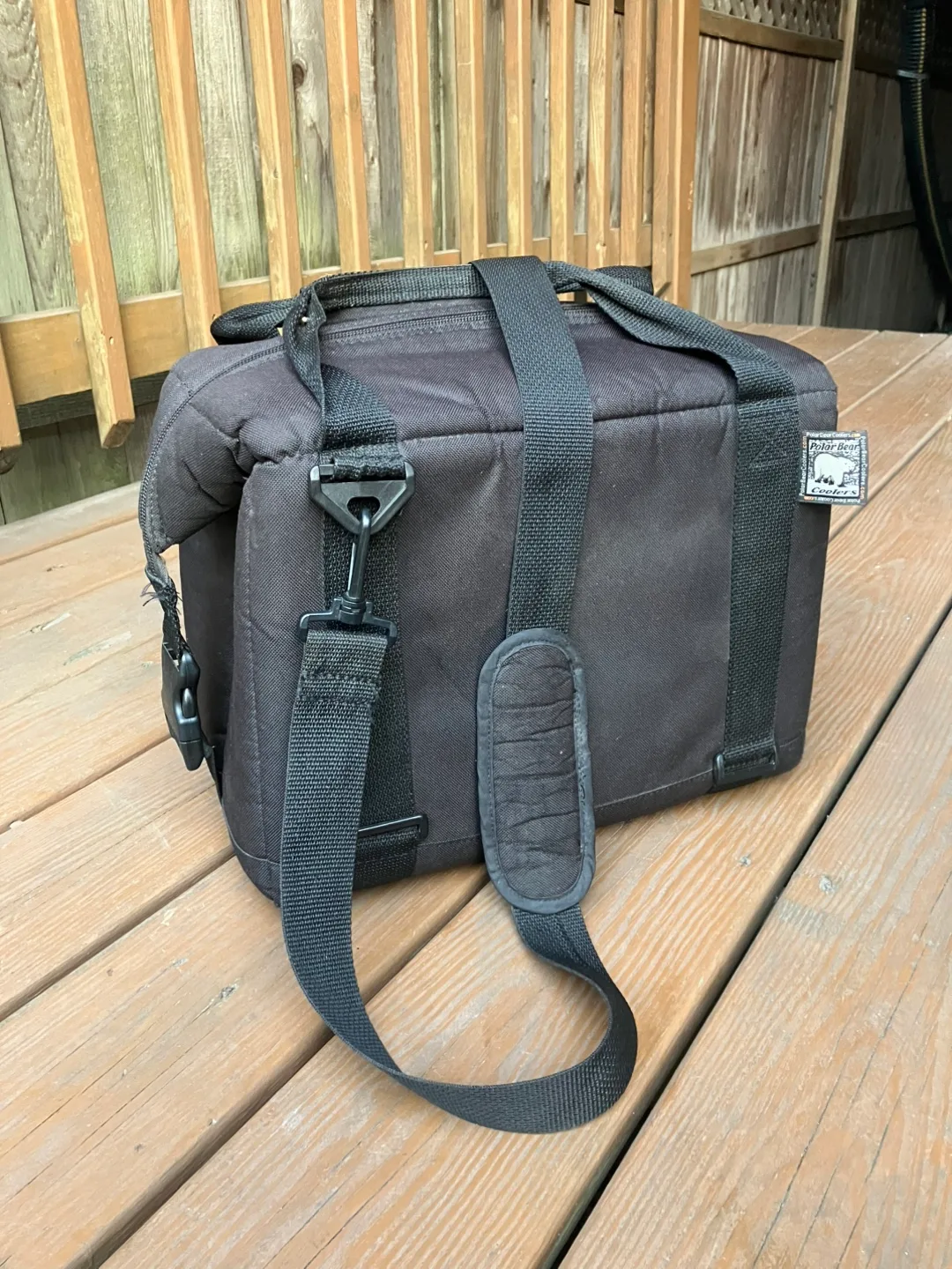 Polar Bear 18 Can Cooler Bag With Shoulder Strap image indicator(8)