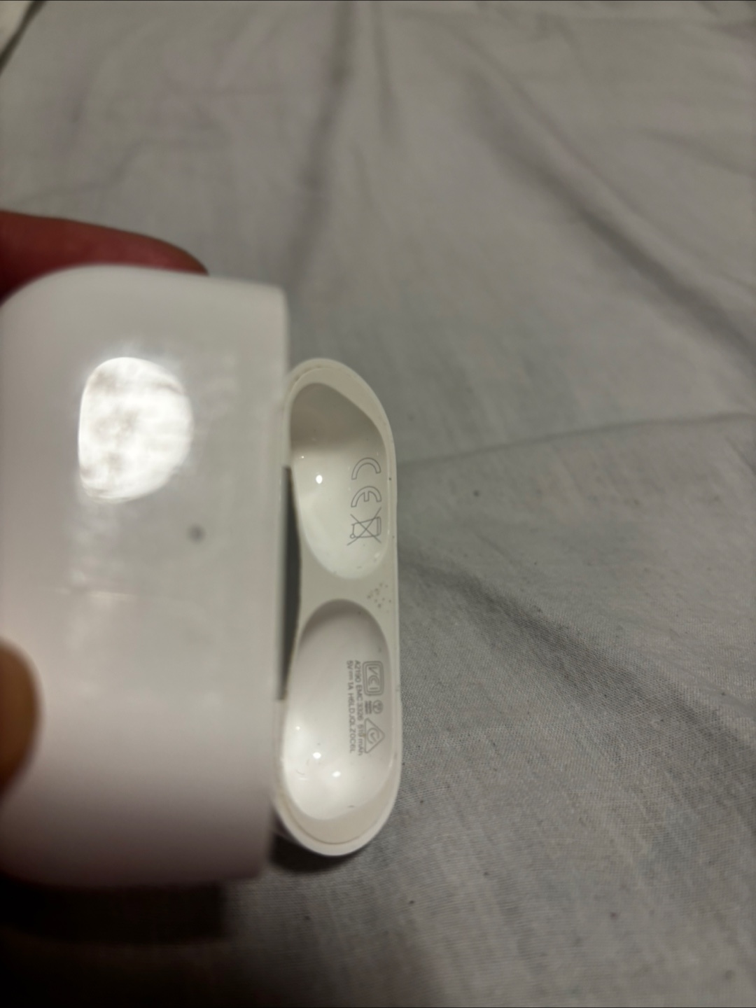 Apple AirPods Pro Charging Case - photo 4