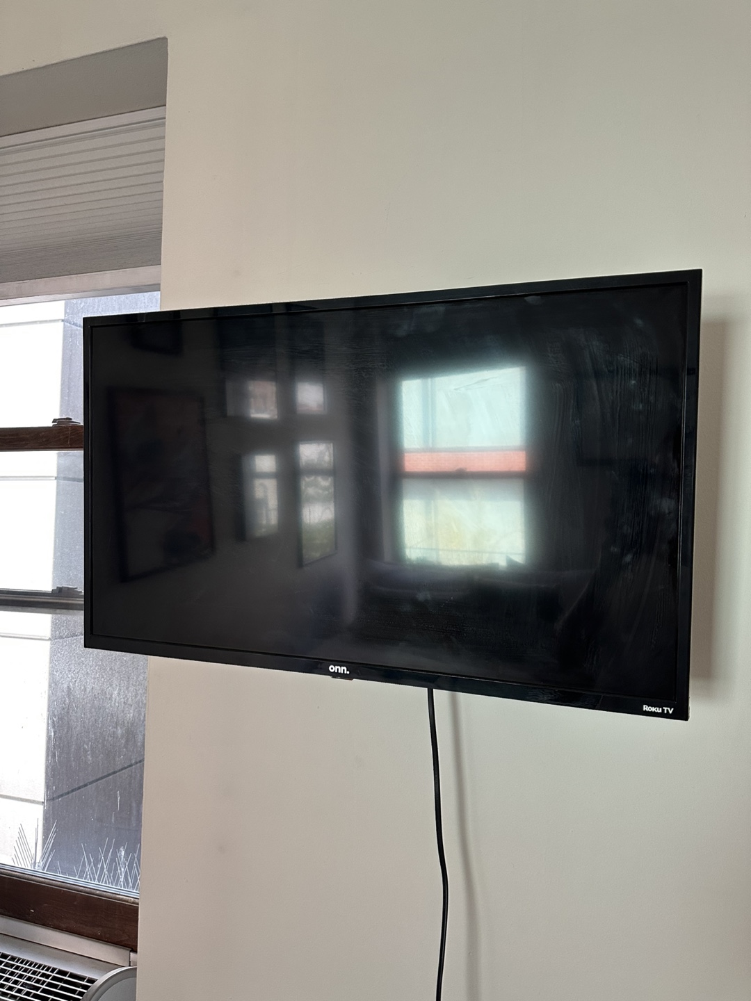 33” onn. Roku TV - photo 2