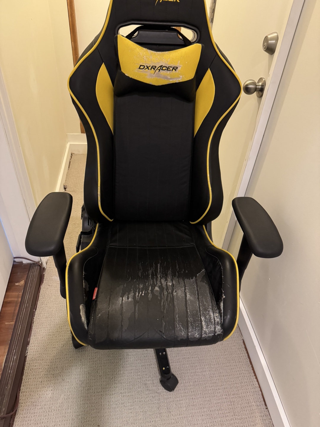 DXRacer Gaming Chair - Black and Yellow - photo 4