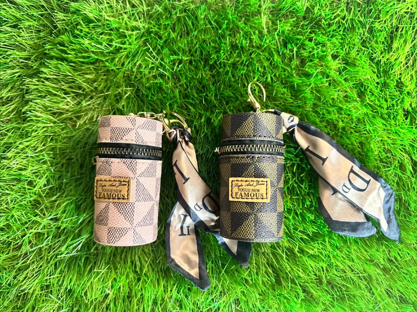 😍 Gorgeous keychain with scarf and oil or lipstick image indicator(3)