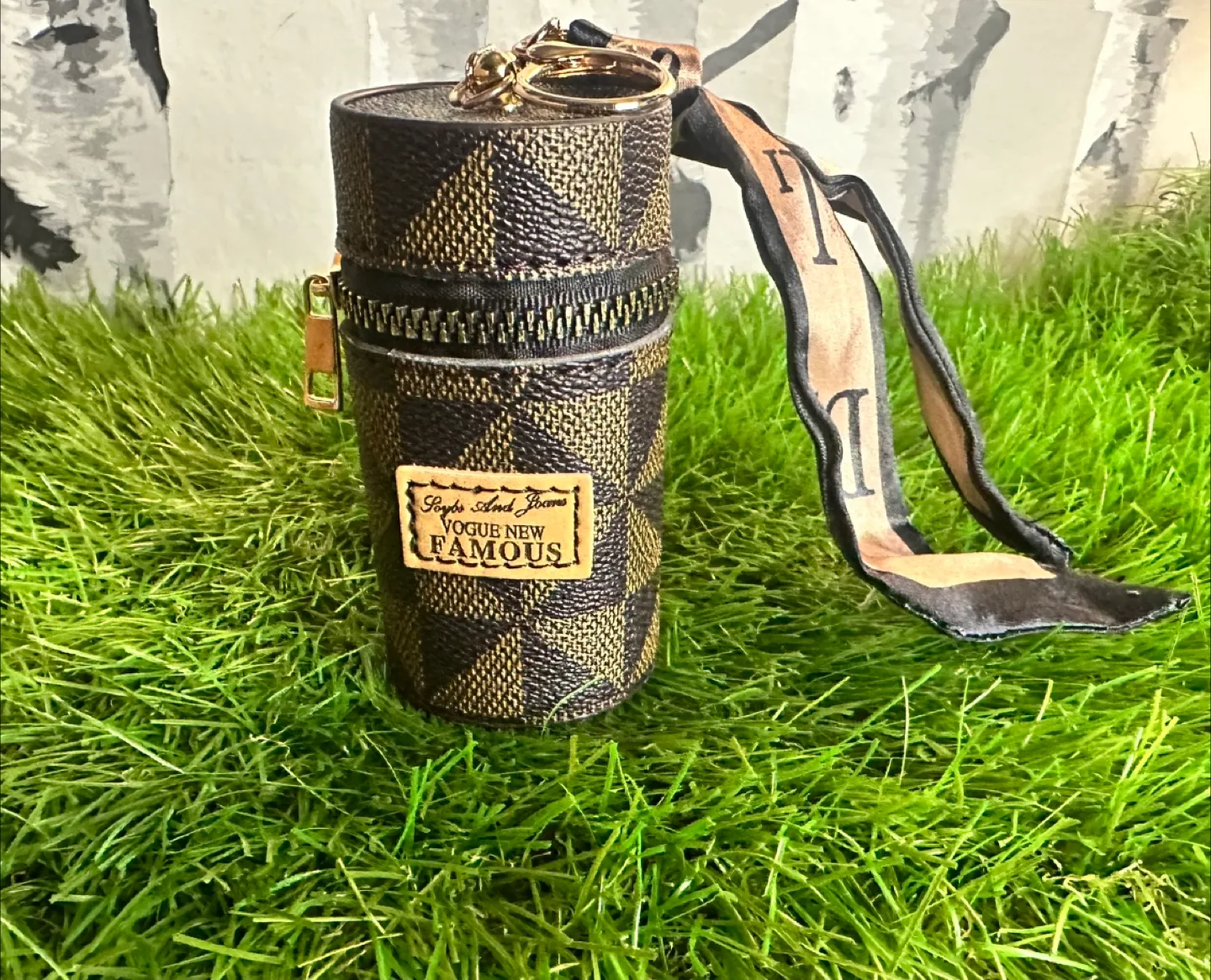 😍 Gorgeous keychain with scarf and oil or lipstick image indicator(4)