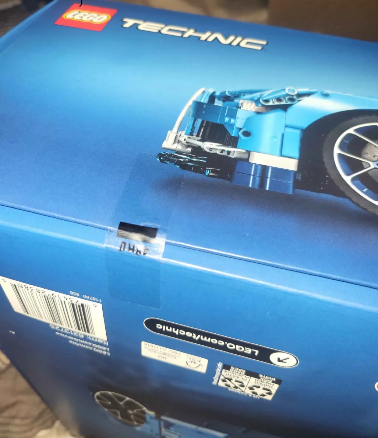 LEGO Technic Bugatti Chiron 42083 - New in Box! image indicator(2)