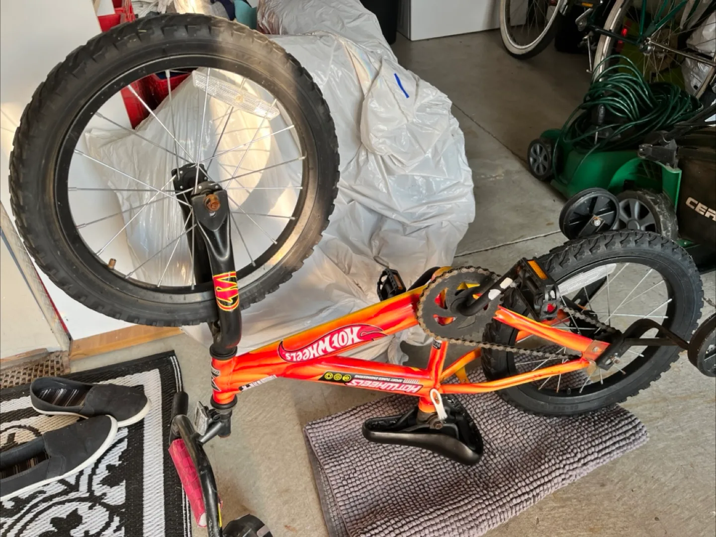 Hot Wheels Kids' Bike - Great Condition! thumbnail