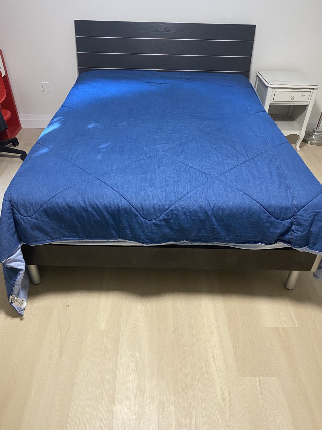 Queen size bed frame and mattress