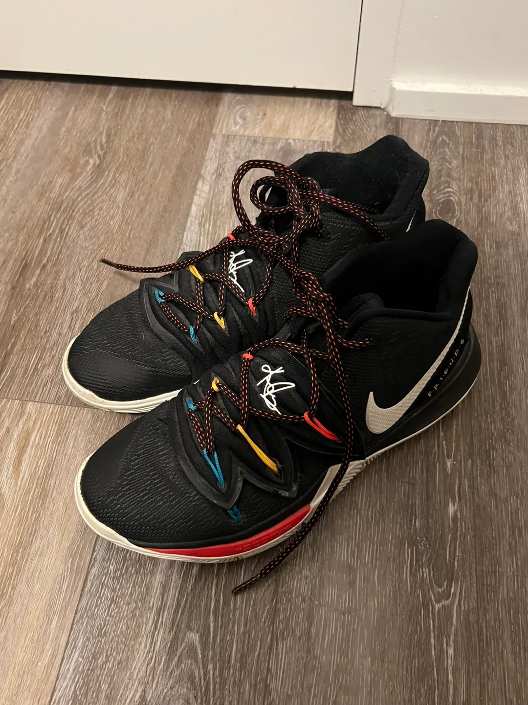 Nike Kyrie 5 Friends Black US 9 thumbnail