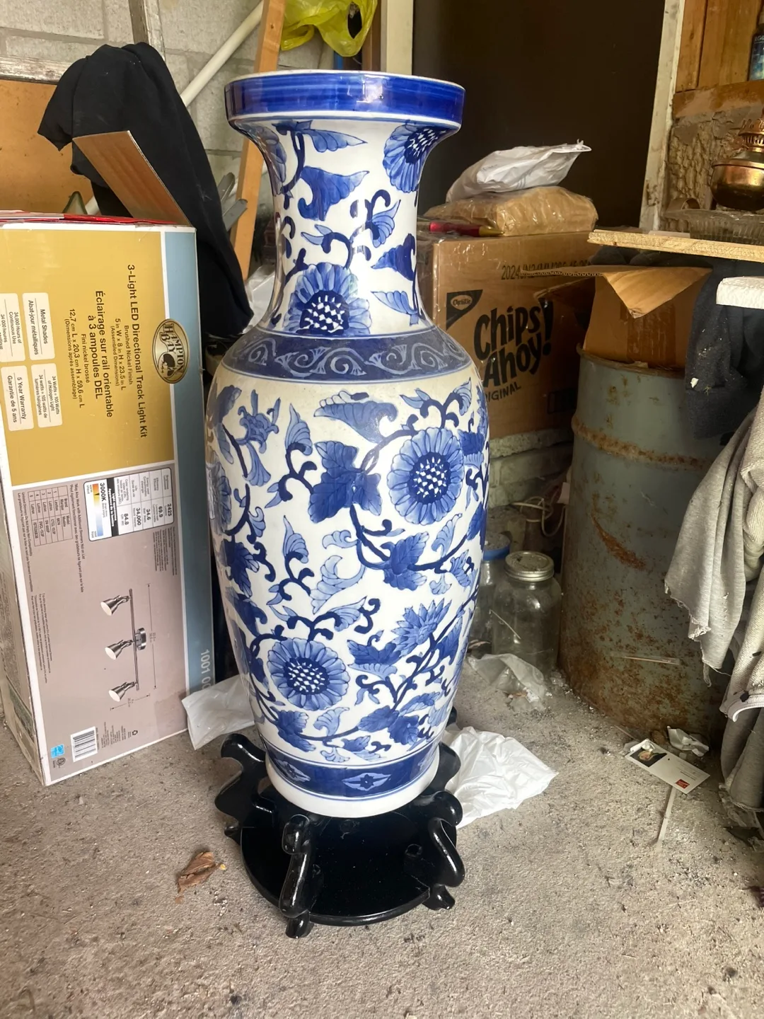Blue & White Floral Vase with Stand image indicator(2)