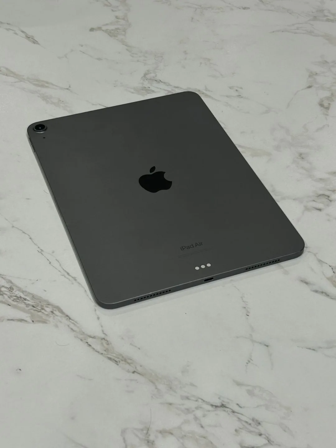 Apple iPad Air Space Gray (5th generation) image indicator(5)