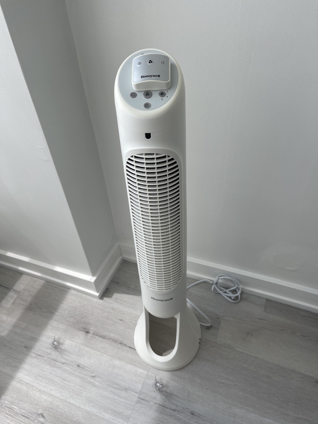 Honeywell QuietSet Tower Fan - photo 2