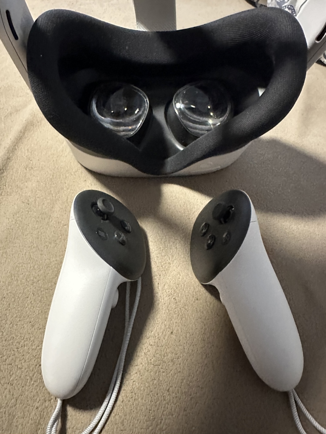 Meta Quest 2 VR Headset with Controllers - photo 2