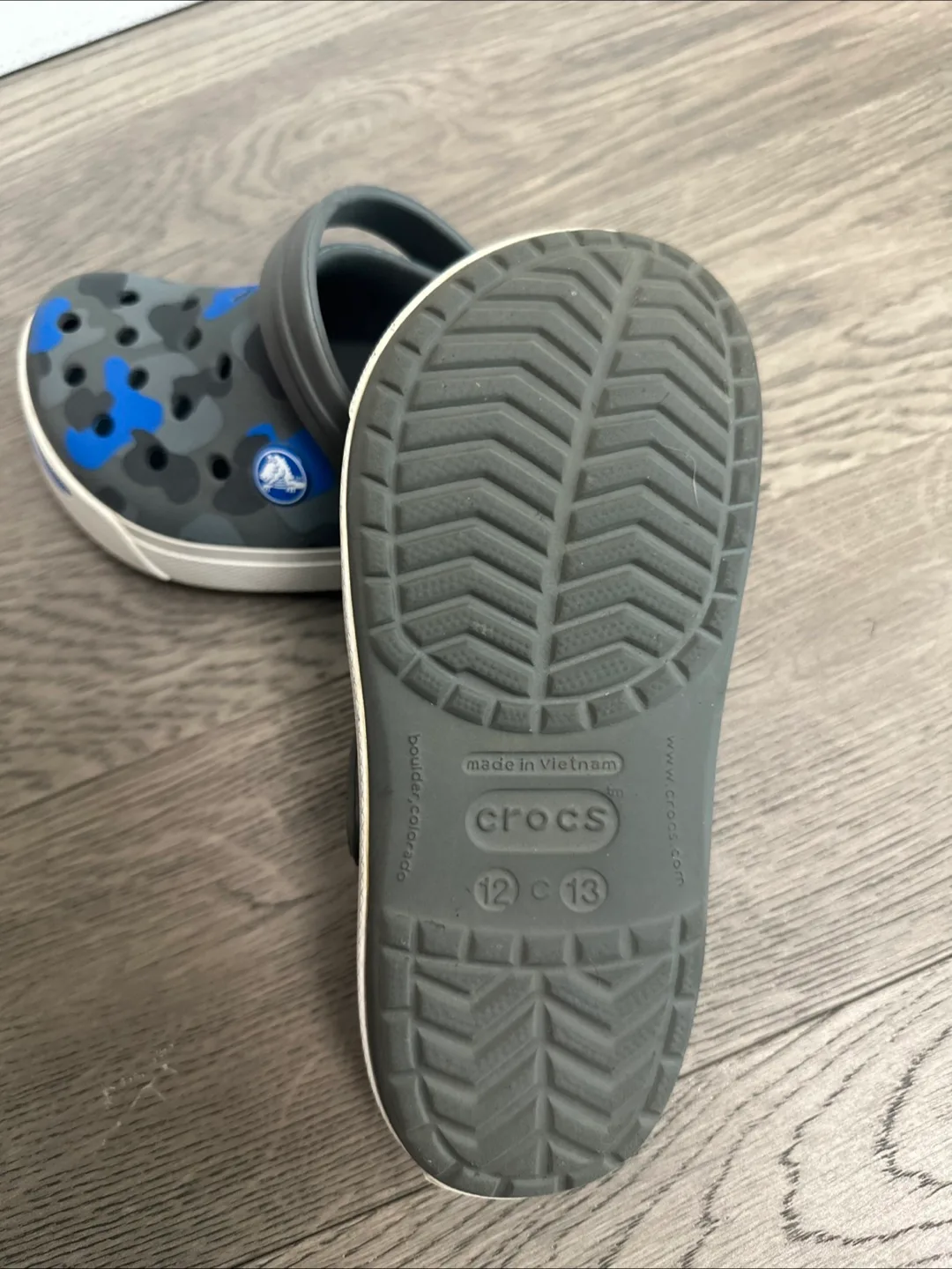 Crocs Camo Clog Size 12C/13 image indicator(3)