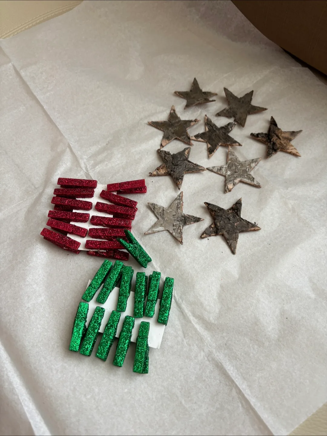 🍁🇨🇦Glitter Clothespins & natural tree bark Stars thumbnail