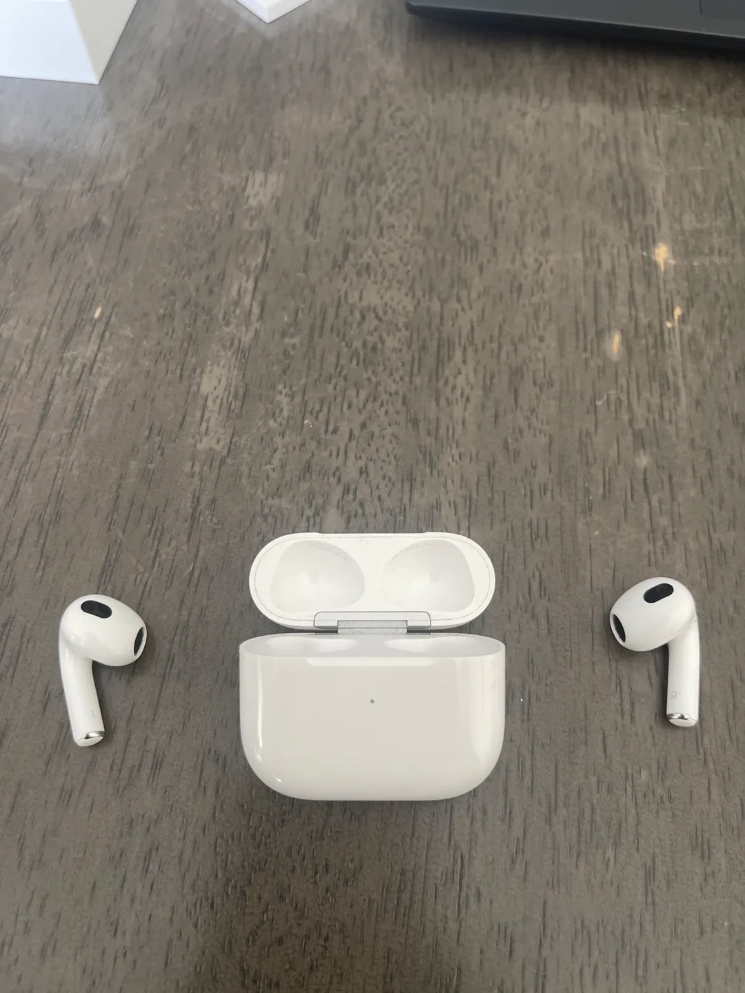 Apple AirPods 3rd Generation thumbnail