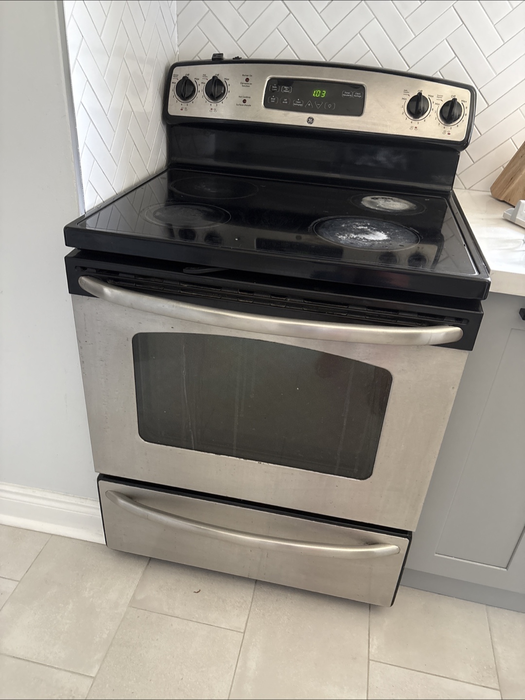 GE Electric Range/Stove