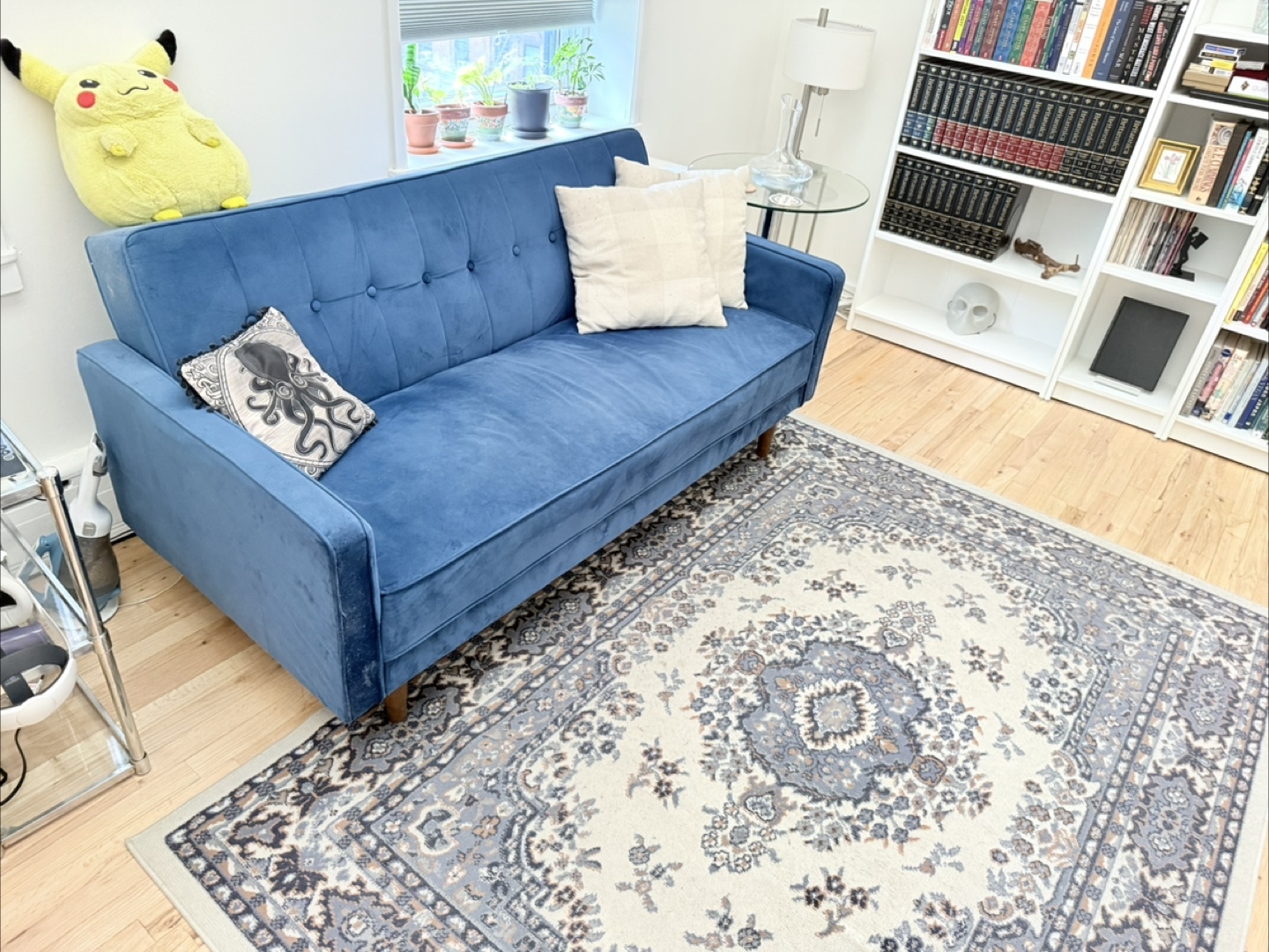 Free blue velvet fold-out couch - photo 3